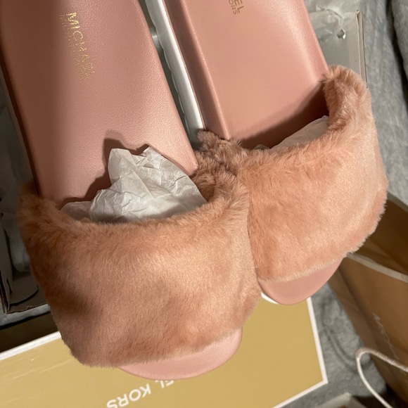 Michael Kors slides - Picture 2 of 3
